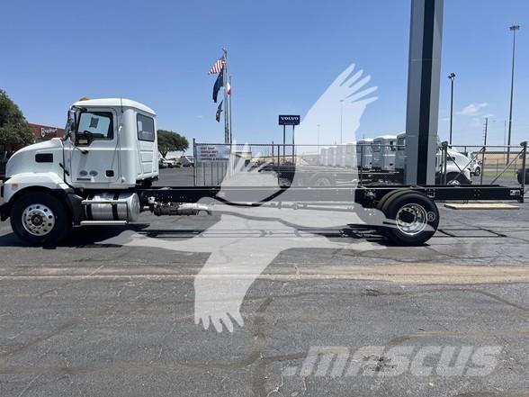 Mack MD6 キャブ付きシャーシ