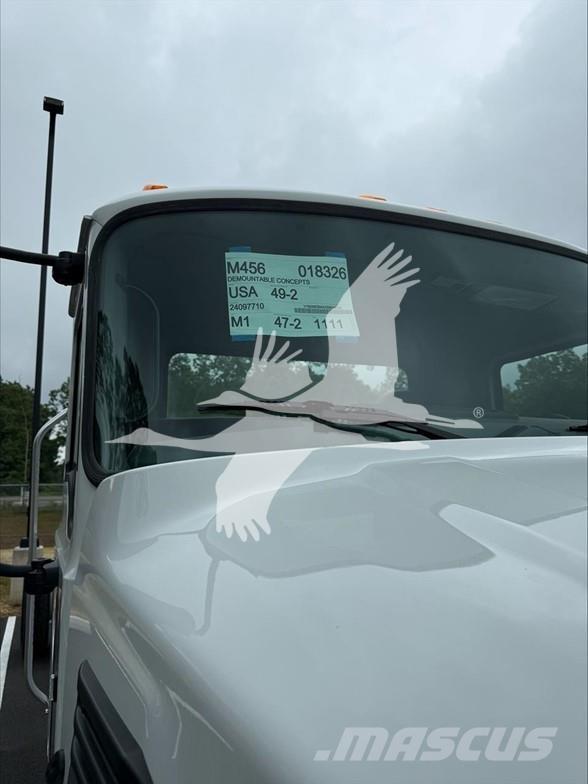 Mack MD6 キャブ付きシャーシ