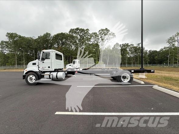 Mack MD6 キャブ付きシャーシ