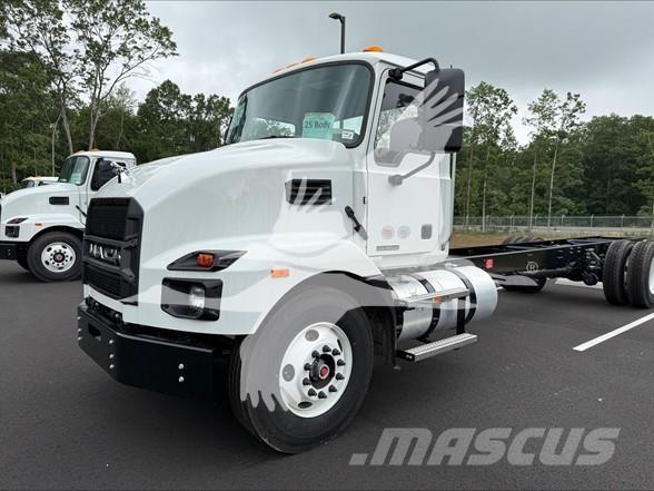 Mack MD6 キャブ付きシャーシ