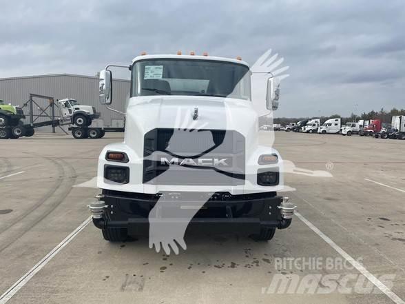 Mack MD7 タンカートラック