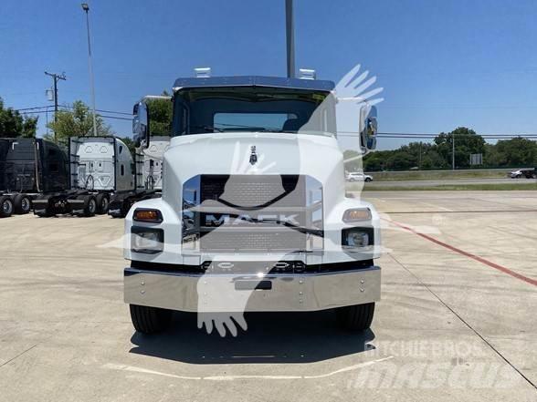 Mack MD7 キャブ付きシャーシ