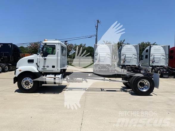 Mack MD7 キャブ付きシャーシ
