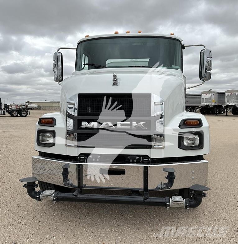 Mack MD7 タンカートラック