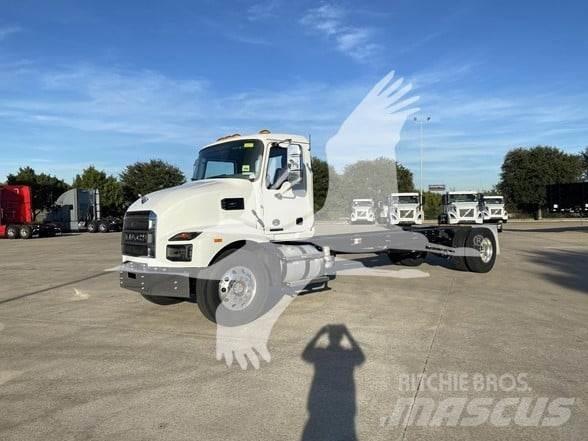 Mack MD7 キャブ付きシャーシ