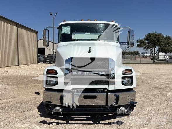 Mack MD7 タンカートラック