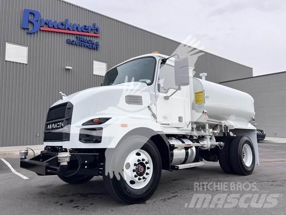 Mack MD7 タンカートラック