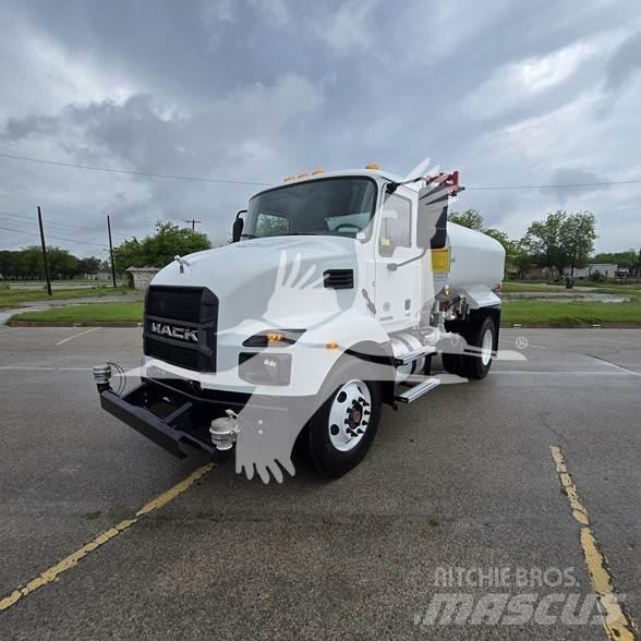 Mack MD7 タンカートラック