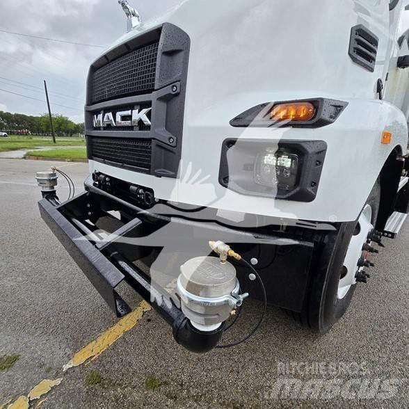 Mack MD7 タンカートラック