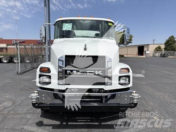 Mack MD7 タンカートラック