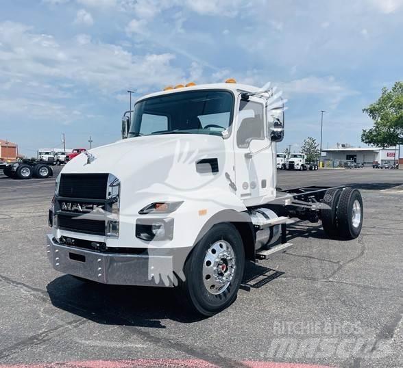 Mack MD7 キャブ付きシャーシ