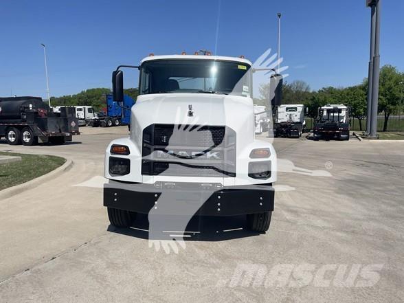 Mack MD7 キャブ付きシャーシ