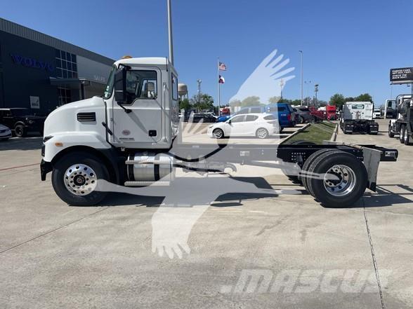 Mack MD7 キャブ付きシャーシ