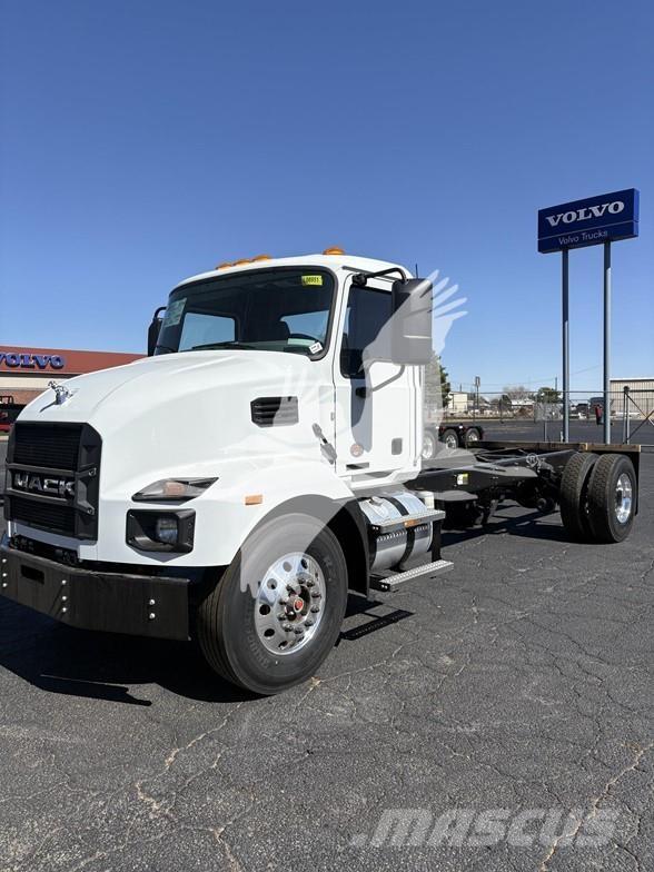 Mack MD7 キャブ付きシャーシ