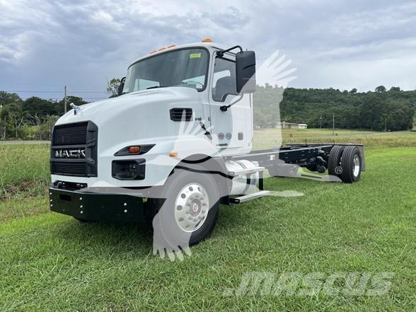 Mack MD7 キャブ付きシャーシ