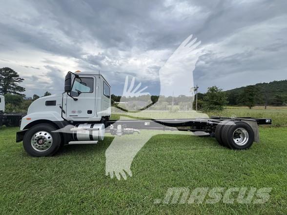 Mack MD7 キャブ付きシャーシ