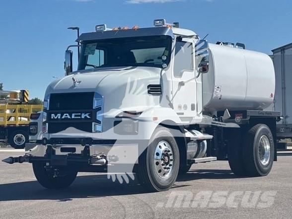 Mack MD7 タンカートラック