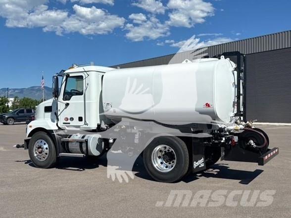Mack MD7 タンカートラック