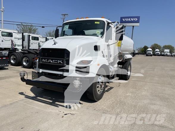 Mack MD7 タンカートラック