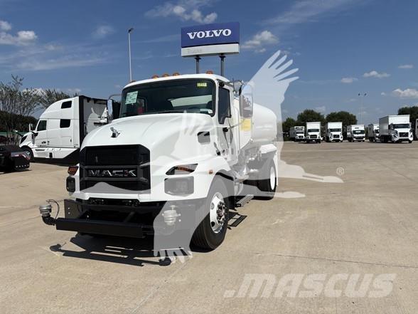 Mack MD7 タンカートラック