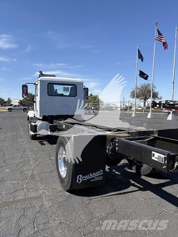 Mack MD7 キャブ付きシャーシ