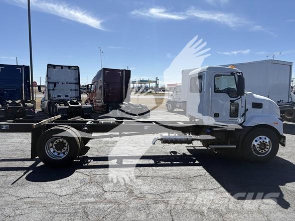 Mack MD7 キャブ付きシャーシ