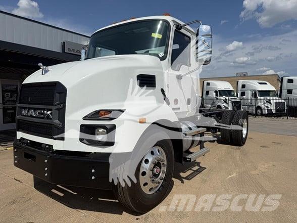 Mack MD7 キャブ付きシャーシ