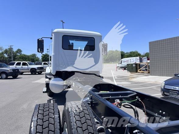 Mack MD7 キャブ付きシャーシ