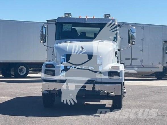 Mack MD7 タンカートラック