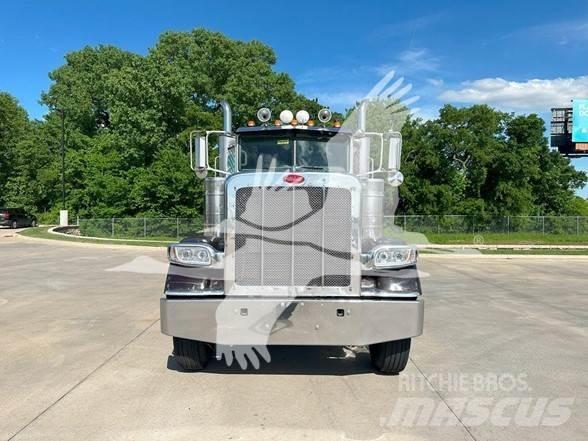 Peterbilt 388 中古トラクターヘッド | トレーラーヘッド