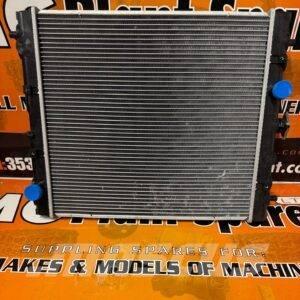 Hitachi ZX 70 ラジエター