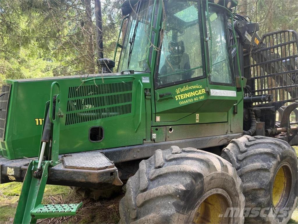 John Deere 1110 D フォワーダー