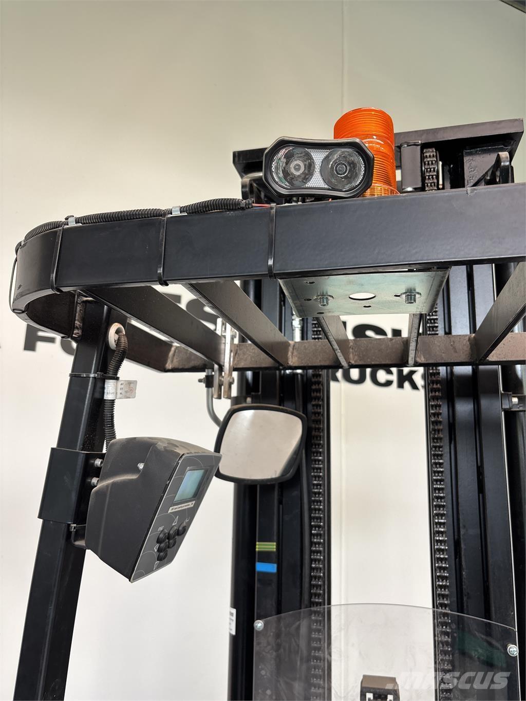 Mitsubishi SBR16N 自走式スタッカー