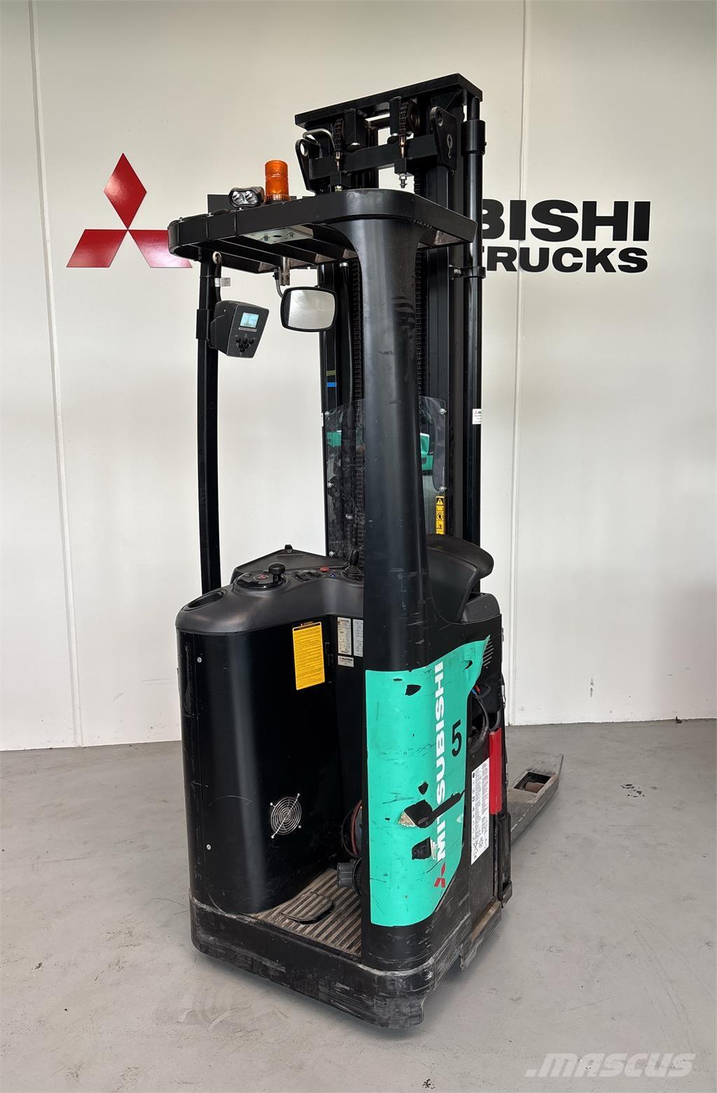 Mitsubishi SBR16N 自走式スタッカー