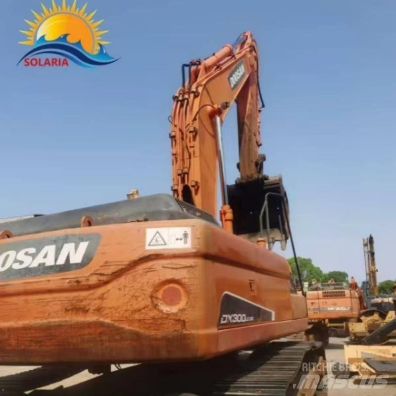 Doosan DX 300 大型油圧ショベル12t以上（パワーショベル・ユンボ）