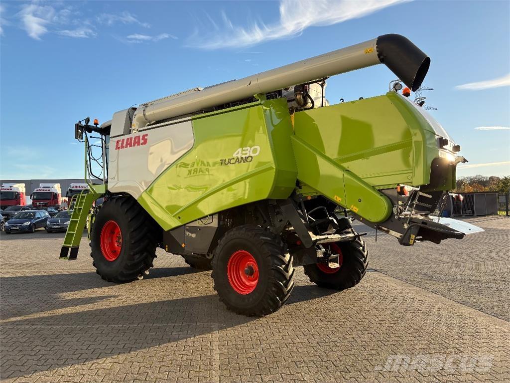 CLAAS Tucano 430 コンバイン