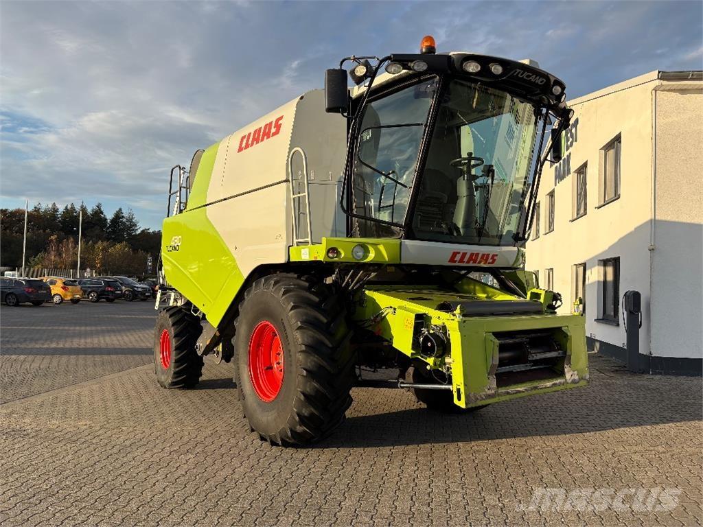 CLAAS Tucano 430 コンバイン