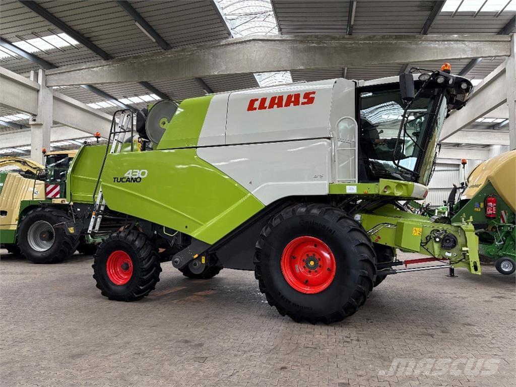 CLAAS Tucano 430 コンバイン