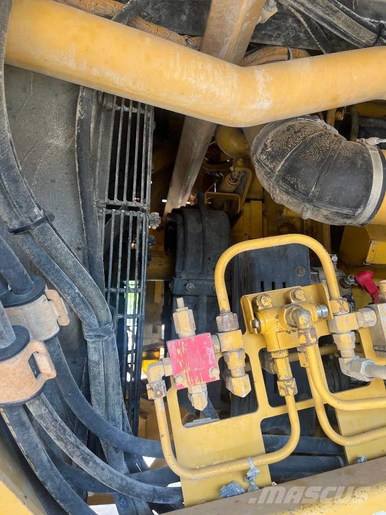 CAT 773 F リジットフレーム式ダンプトラック