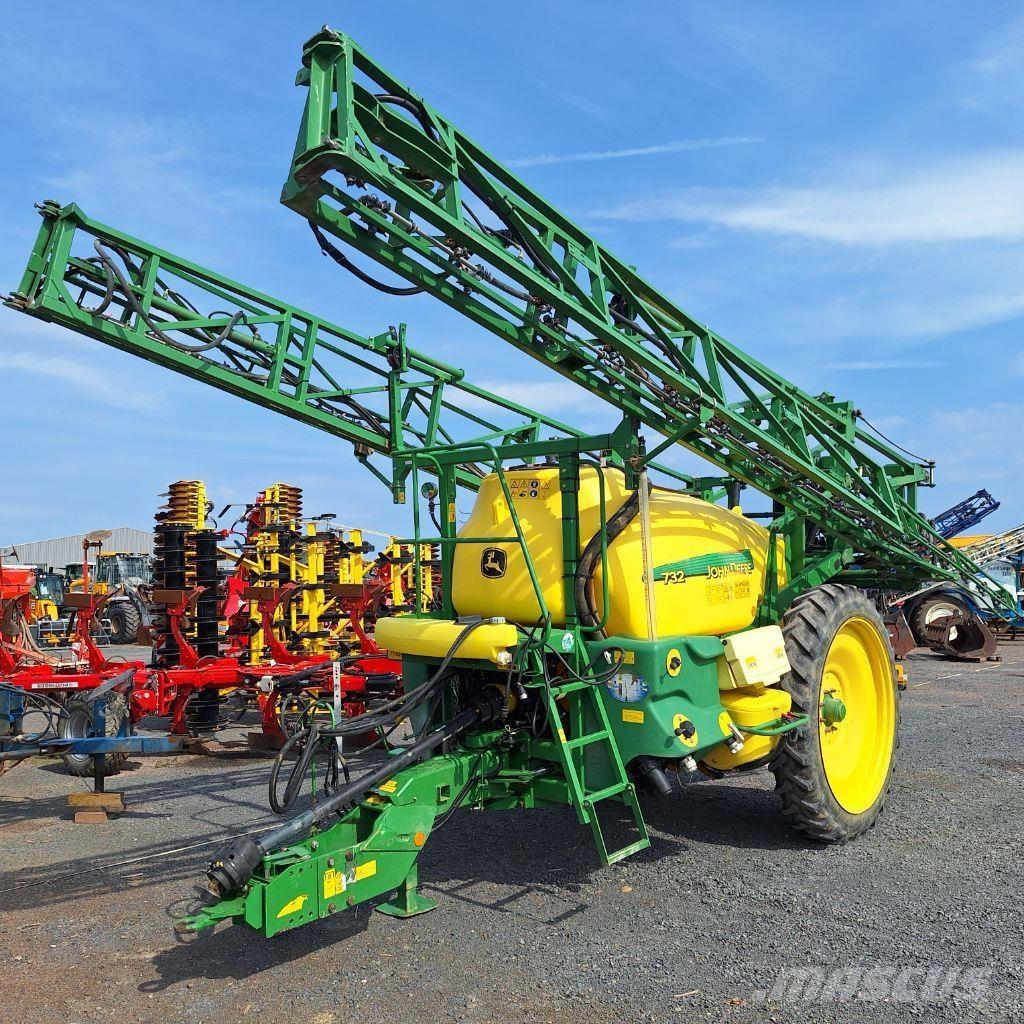 John Deere 732 牽引型スプレイヤー