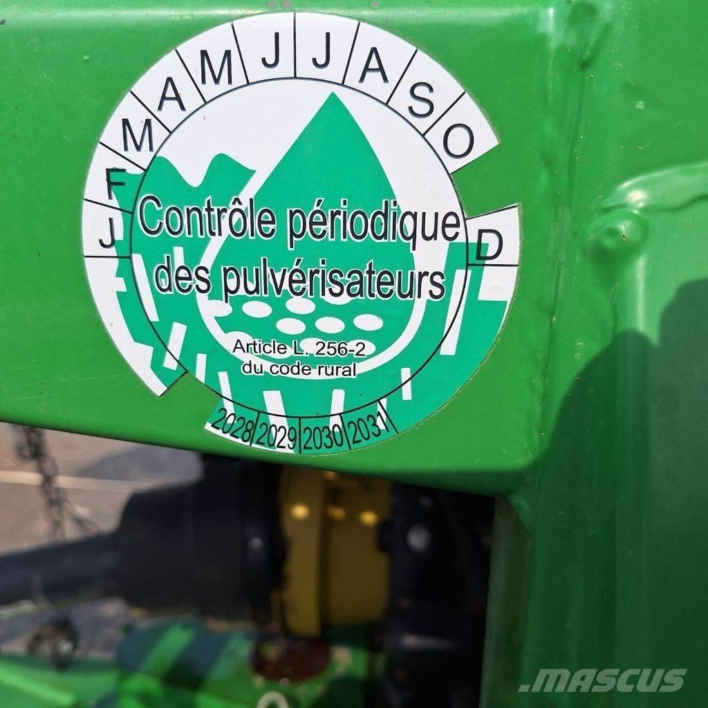 John Deere 732 牽引型スプレイヤー