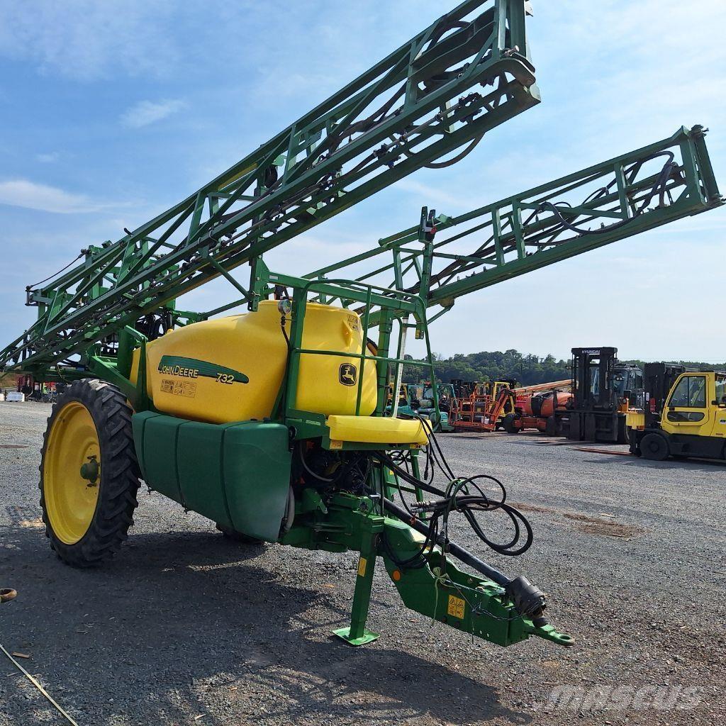 John Deere 732 牽引型スプレイヤー