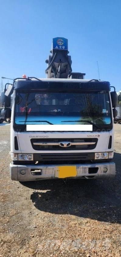 Horyong SKY450 トラック高所作業車