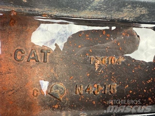 CAT 6020 NEW IDLER 無限軌道、クローラ、履帯