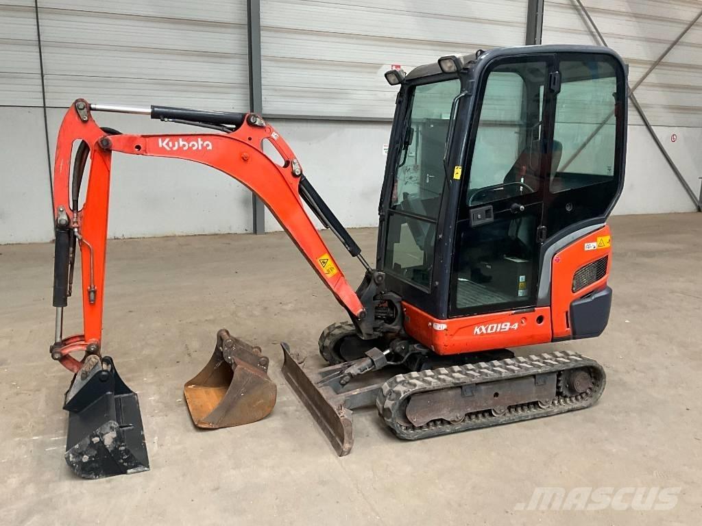 Kubota KX 019-4 ミニ油圧ショベル 7t以下（ミニユンボ・ミニディガー）