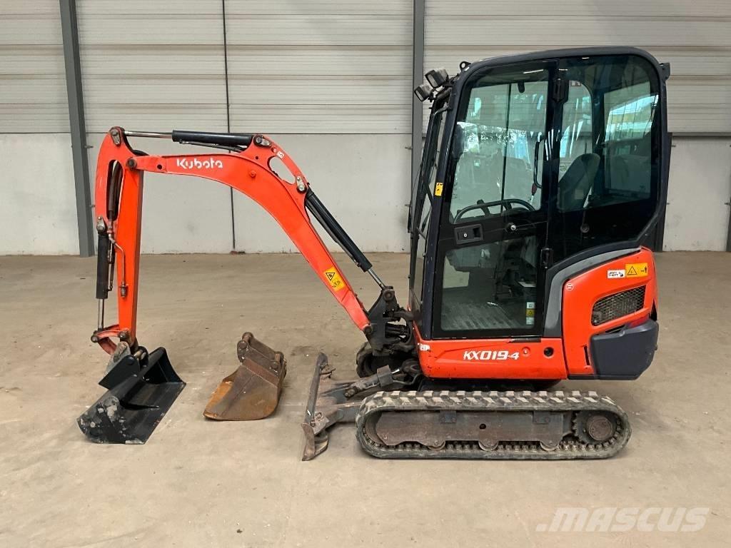 Kubota KX 019-4 ミニ油圧ショベル 7t以下（ミニユンボ・ミニディガー）