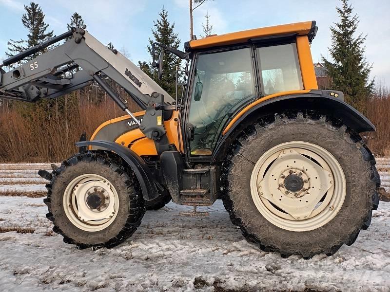 Valtra N 141 Hitech トラクター