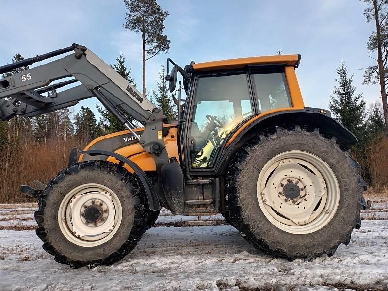 Valtra N 141 Hitech トラクター