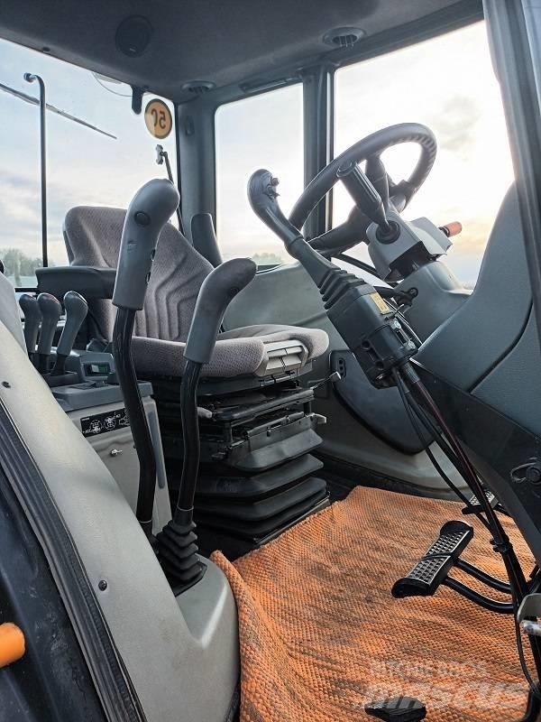 Valtra N 141 Hitech トラクター