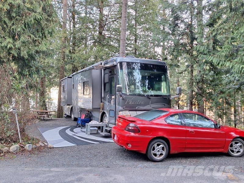 Tiffin Pheaton 40QDH キャンピングカーとキャラバン